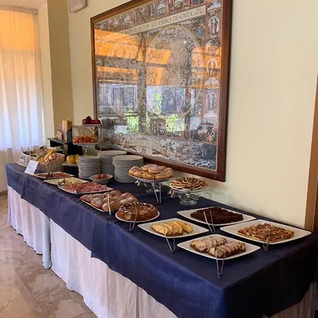 Moderno - ホテル 3*