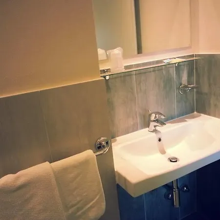 ホテル Moderno - 3*